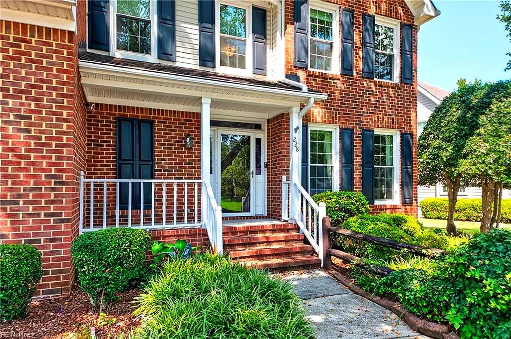 228 Country Club BLVD, CHESAPEAKE VA 23322 - Photo 5