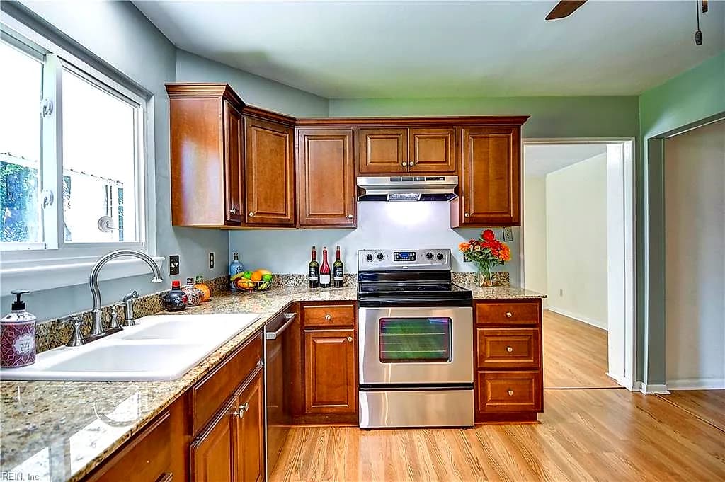 3745 Silina DR, VIRGINIA BEACH VA 23452 - Photo 4