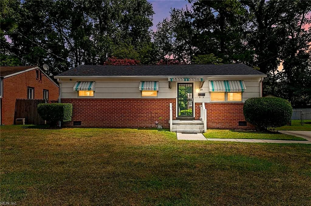 19 Cornelius DR, HAMPTON VA 23666 - Main photo