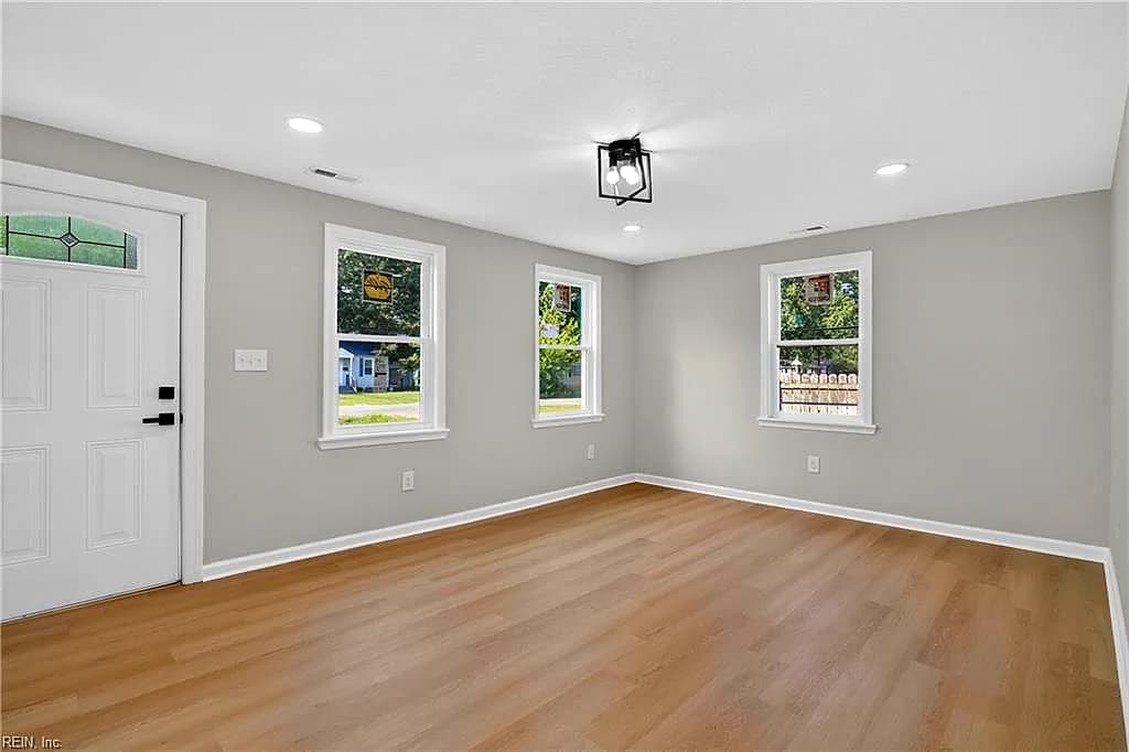 802 Paul ST, NEWPORT NEWS VA 23605 - Photo 3
