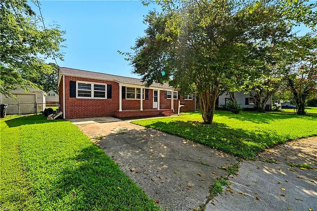 502 Regina CT, HAMPTON VA 23669 - Photo 3