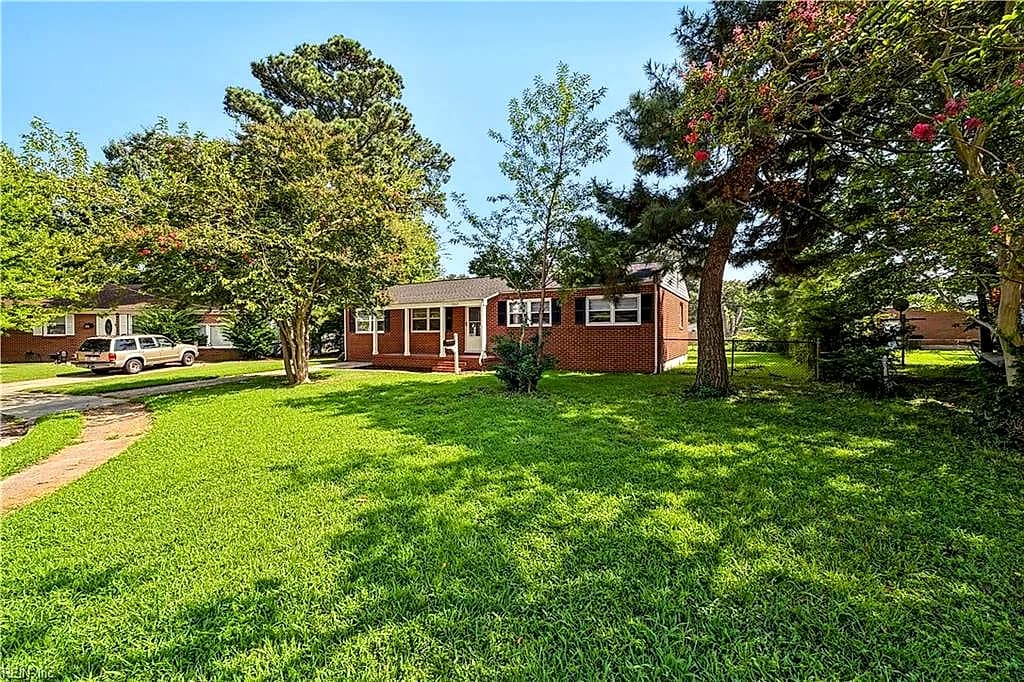 502 Regina CT, HAMPTON VA 23669 - Photo 4