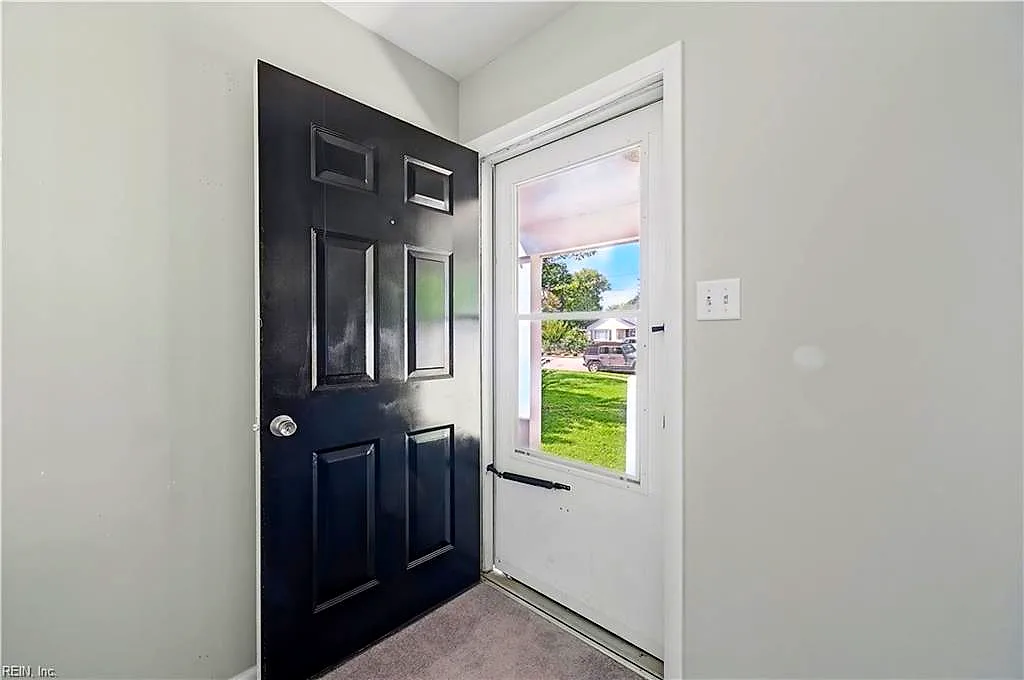 502 Regina CT, HAMPTON VA 23669 - Photo 5