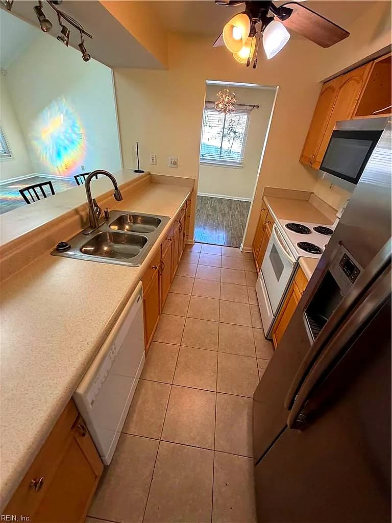 1605 Hathern CT, VIRGINIA BEACH VA 23464 - Photo 4