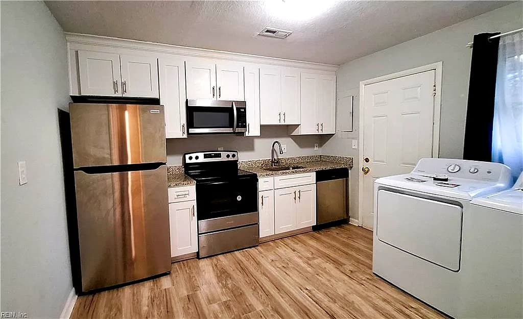 1327 Credle RD #B, VIRGINIA BEACH VA 23454 - Photo 5