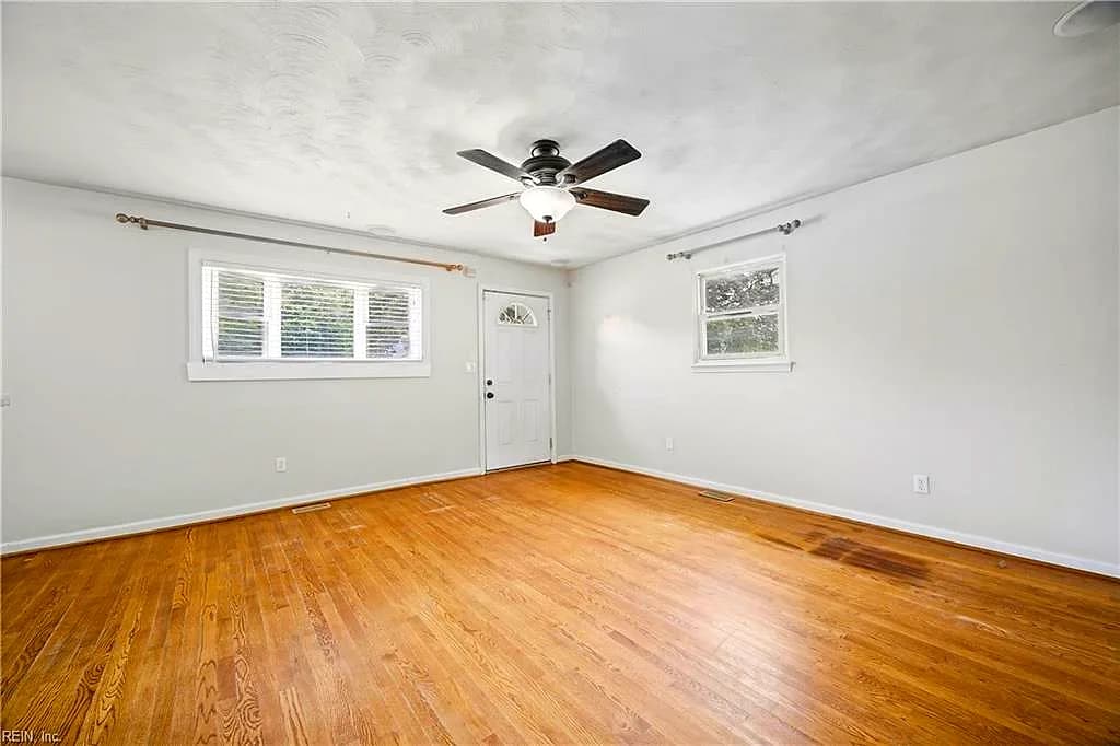 312 S Curry ST, HAMPTON VA 23663 - Photo 4