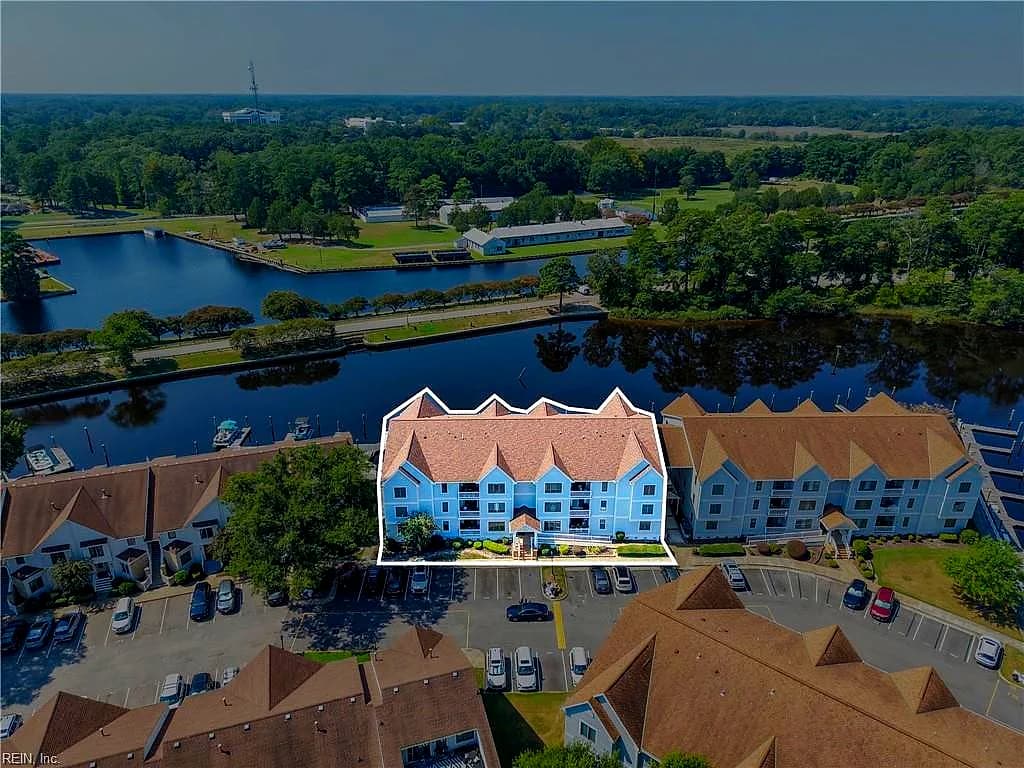 7 Harbor Watch DR #221, CHESAPEAKE VA 23320 - Photo 3