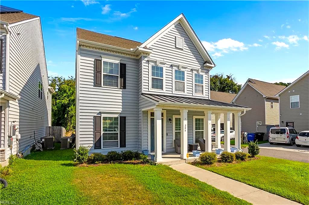 204 Goldenstar LN, PORTSMOUTH VA 23701 - Main photo