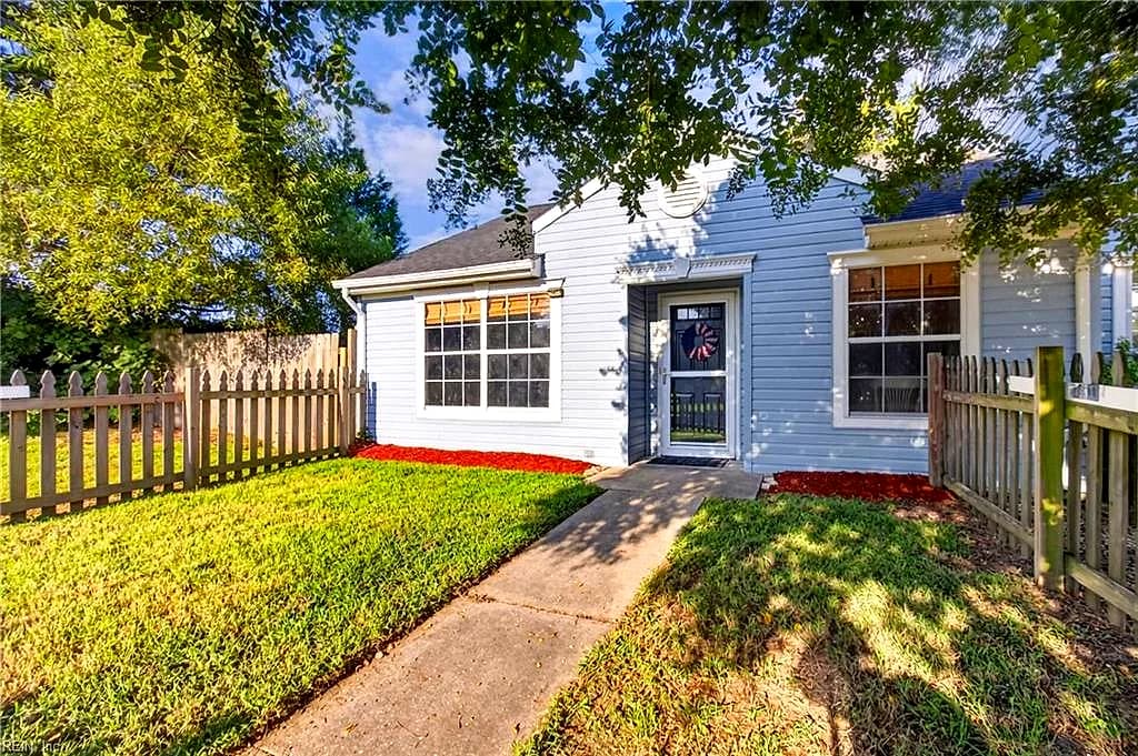 2119 King James CT, CARROLLTON VA 23314 - Photo 2