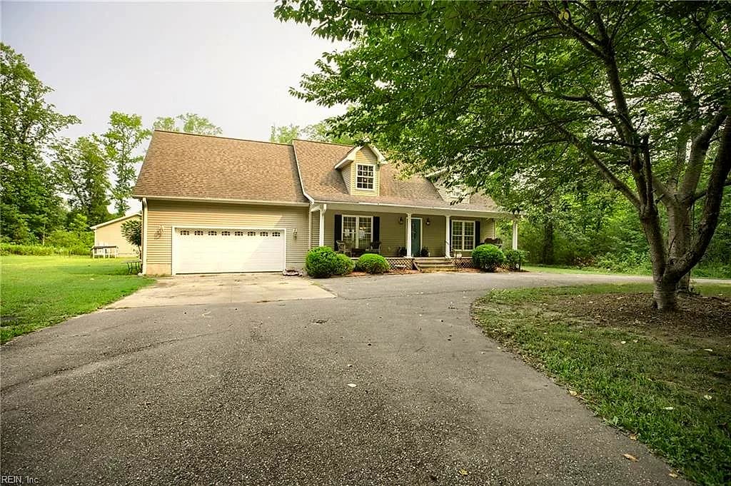 5494 T C Walker RD, GLOUCESTER VA 23061 - Main photo