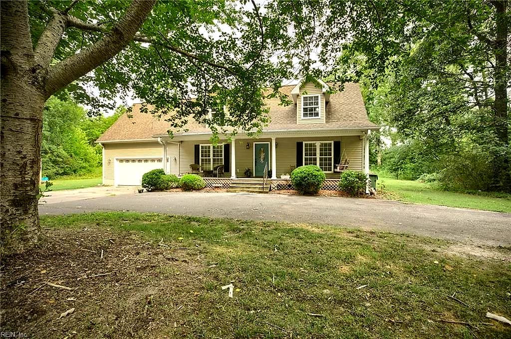5494 T C Walker RD, GLOUCESTER VA 23061 - Photo 3