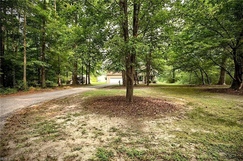 5494 T C Walker RD, GLOUCESTER VA 23061 - Photo 4