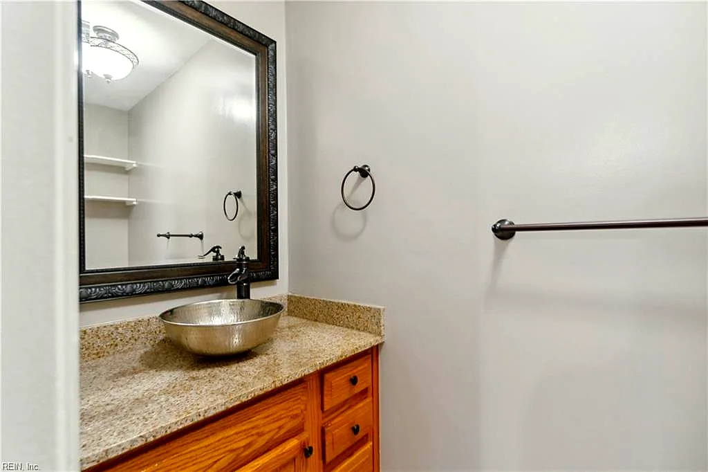 64 Colonial WAY, CHESAPEAKE VA 23325 - Photo 5