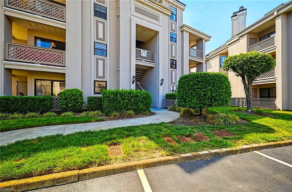 409 Harbour PT #204, VIRGINIA BEACH VA 23451 - Main photo