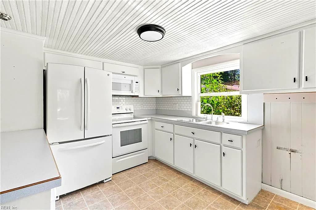 7275 Bray RD, HAYES VA 23072 thumb 6