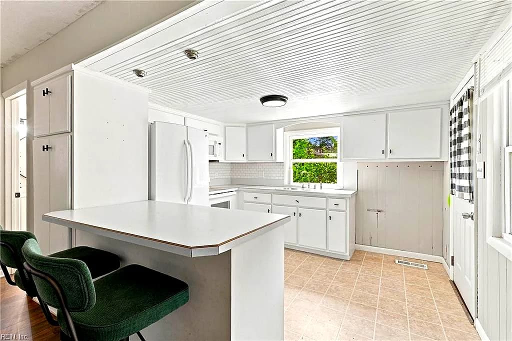 7275 Bray RD, HAYES VA 23072 thumb 10