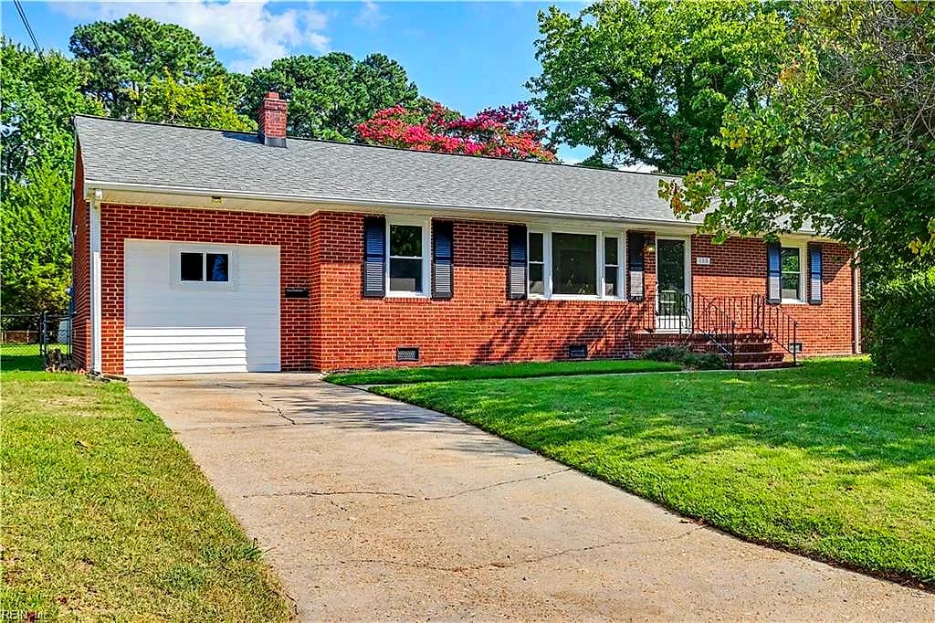 108 Hermitage RD, NEWPORT NEWS VA 23606 - Photo 2