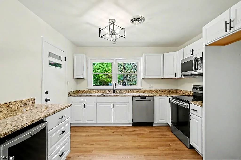 108 Hermitage RD, NEWPORT NEWS VA 23606 - Photo 3