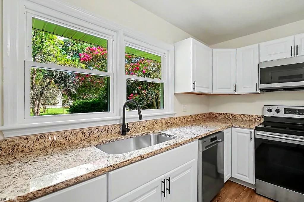 108 Hermitage RD, NEWPORT NEWS VA 23606 - Photo 4