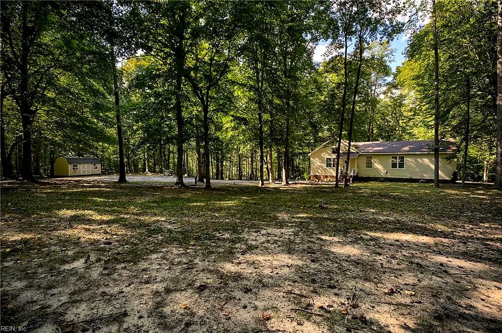 11703 Mitchell RD, SALUDA VA 23149 - Photo 4