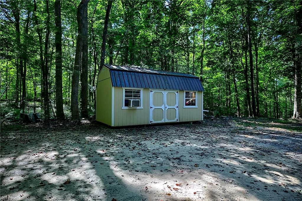 11703 Mitchell RD, SALUDA VA 23149 - Photo 5