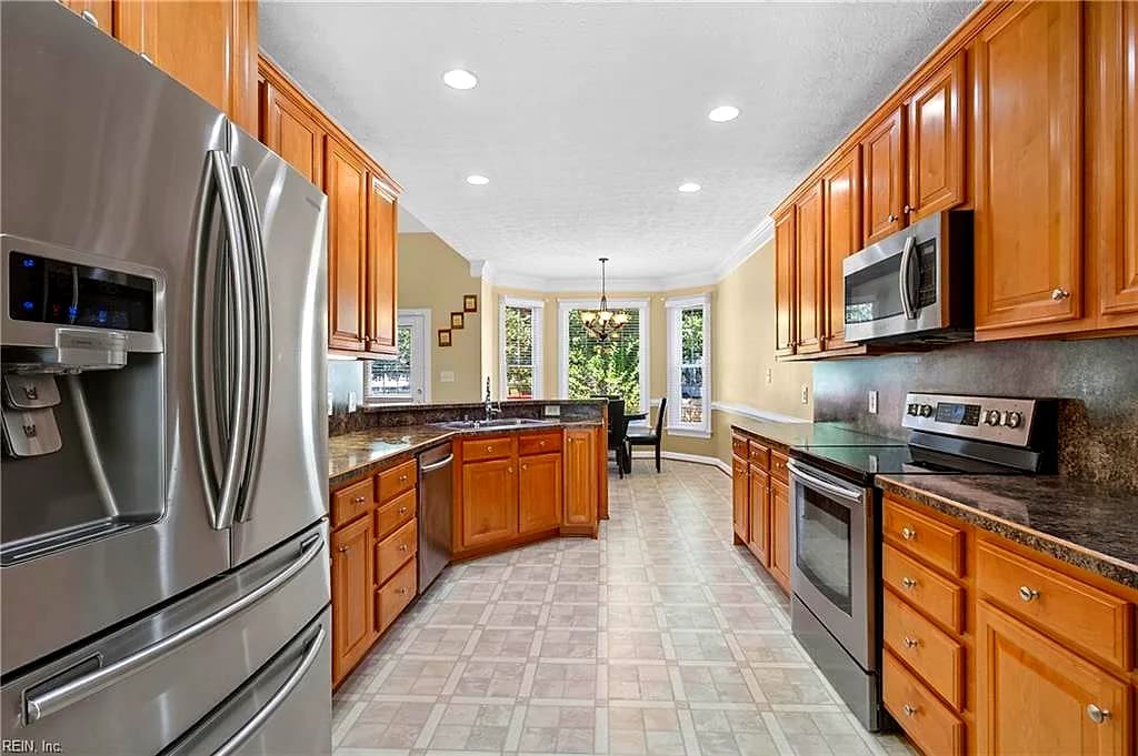 207 Richter LN, YORKTOWN VA 23693 thumb 12