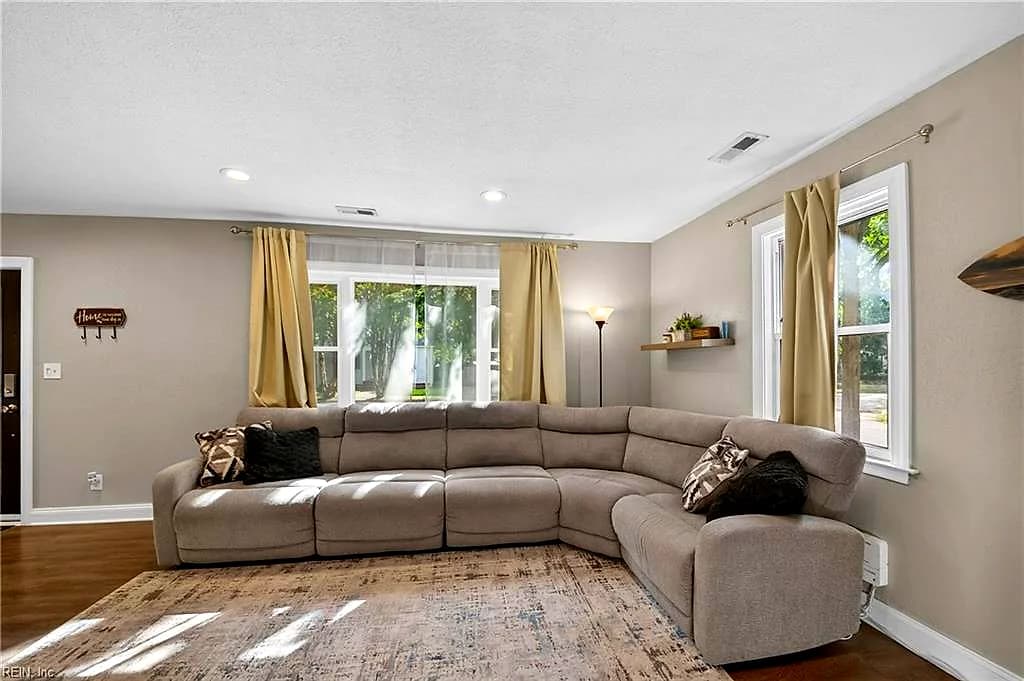 3835 Lenoir CIR, NORFOLK VA 23513 thumb 11