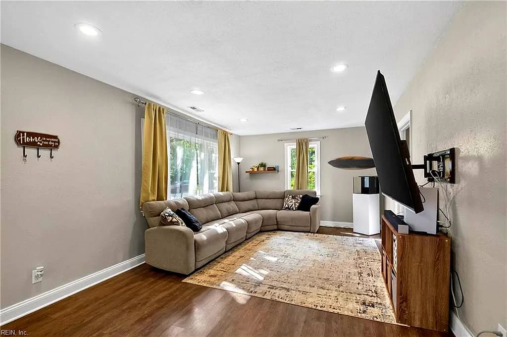 3835 Lenoir CIR, NORFOLK VA 23513 thumb 9
