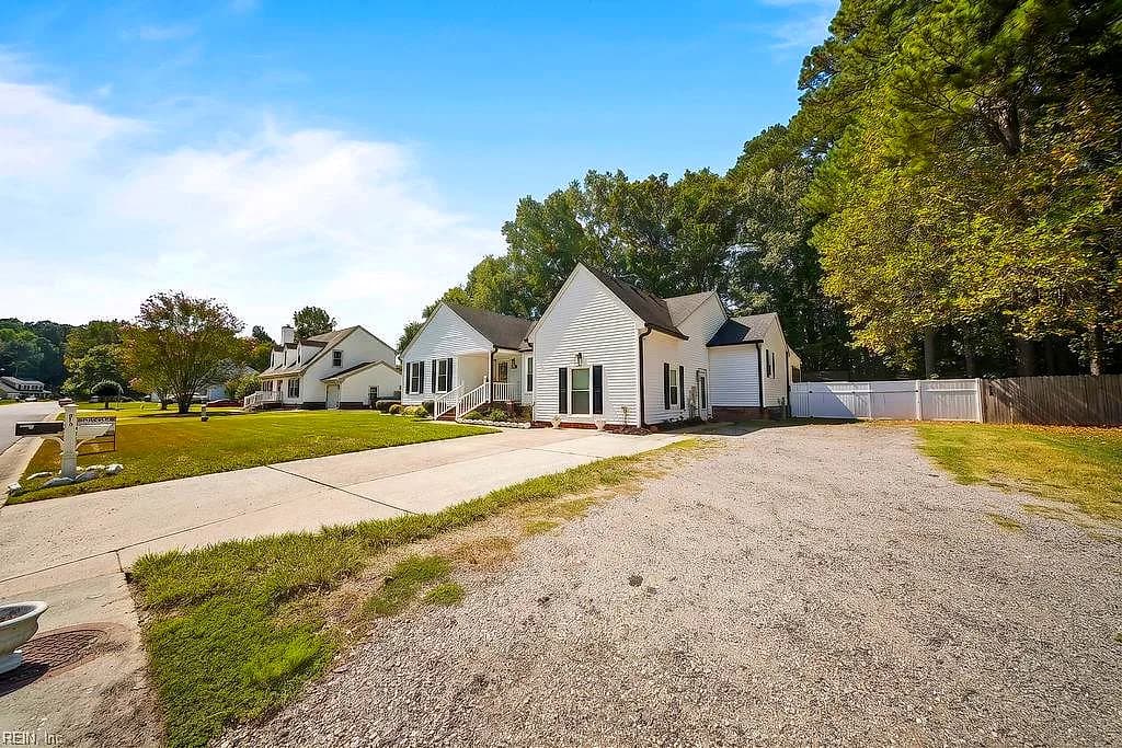 809 Haskins DR, SUFFOLK VA 23434 - Photo 3