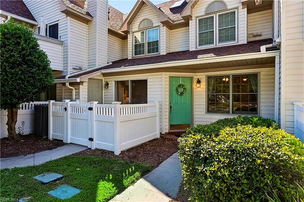 1 Tamarisk QUAY #B, HAMPTON VA 23666 - Photo 2