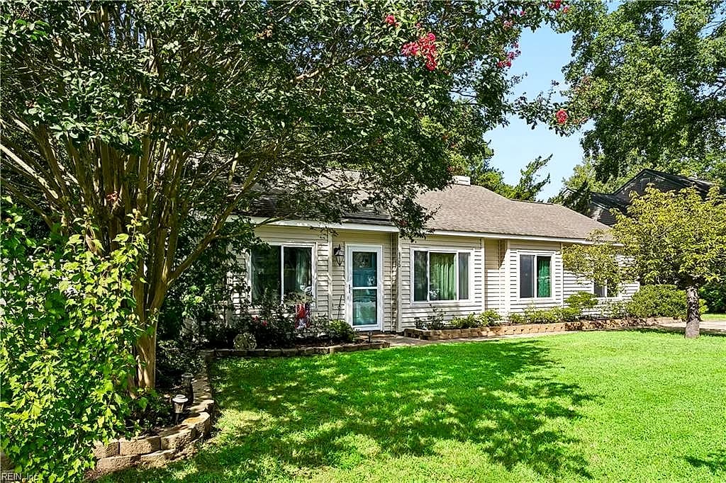 135 Springdale WAY, HAMPTON VA 23666 - Photo 3