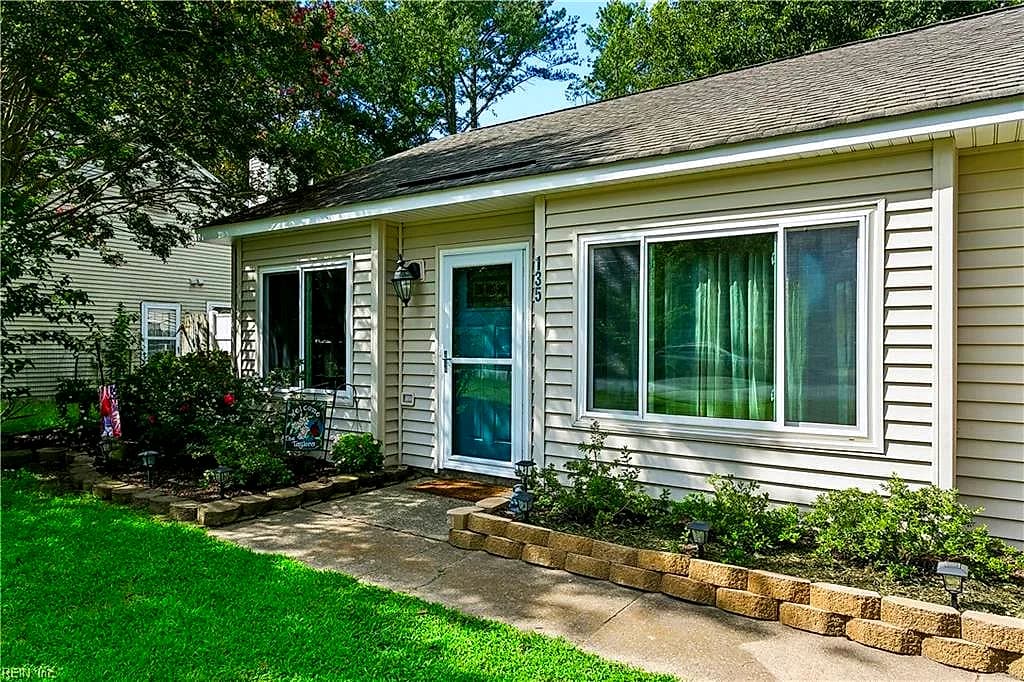 135 Springdale WAY, HAMPTON VA 23666 - Photo 5