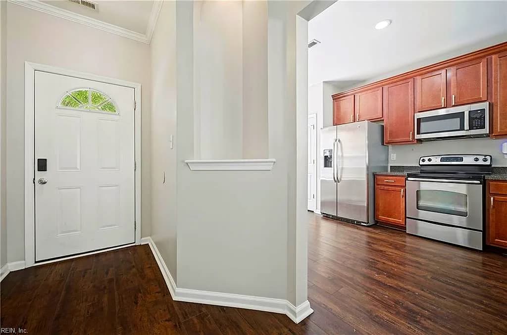 543 Settlement LN, NEWPORT NEWS VA 23608 - Photo 4