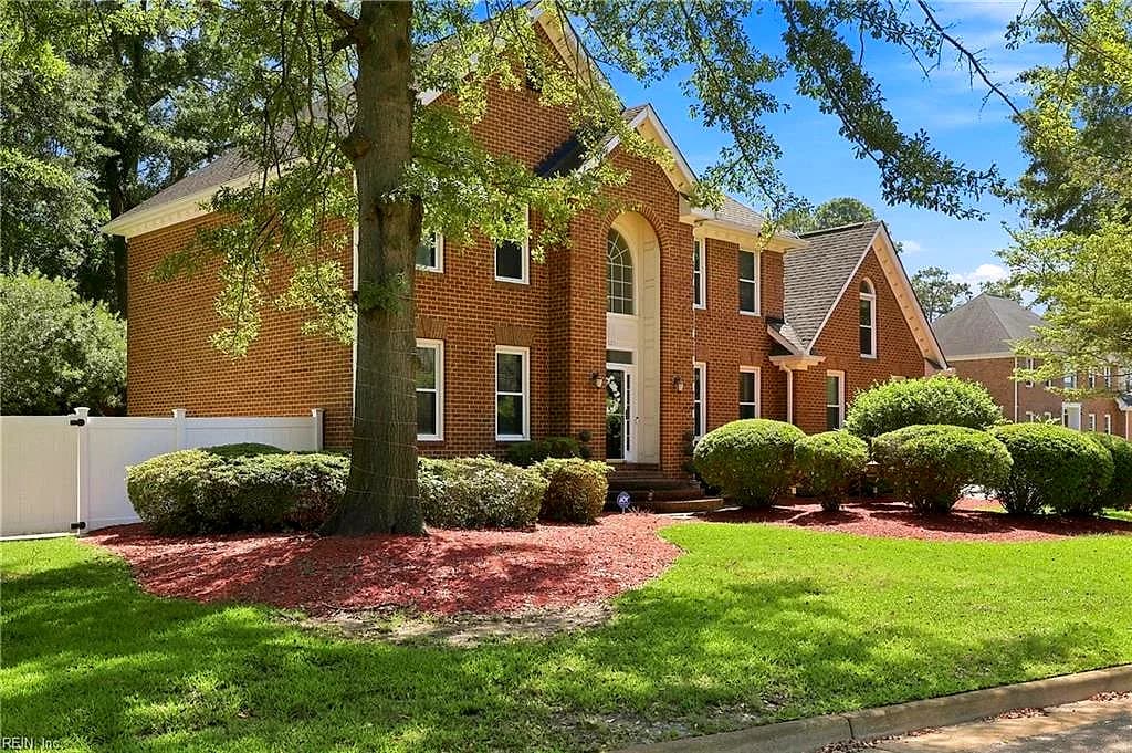 1529 Lauren Ashleigh DR, CHESAPEAKE VA 23321 - Photo 3