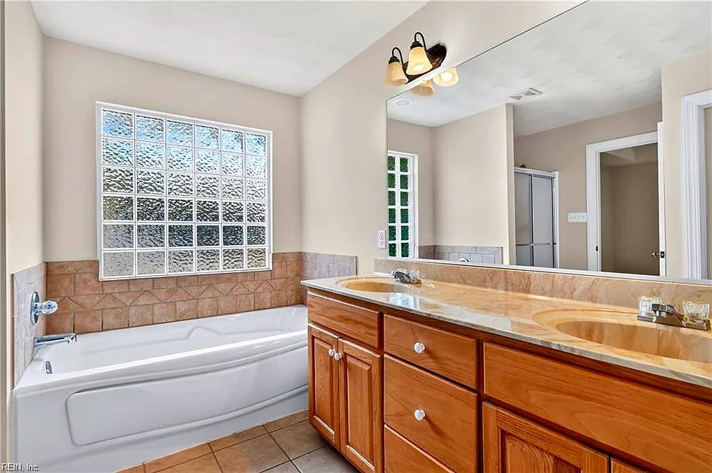 375 N College DR, FRANKLIN VA 23851 - Photo 5