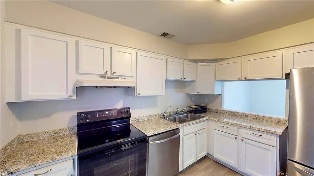 505 Pine View CT, CHESAPEAKE VA 23320 - Photo 4