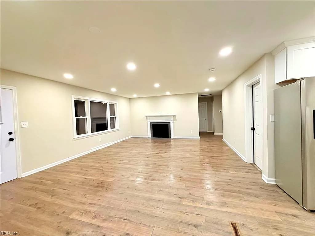 701 Forrest DR, NEWPORT NEWS VA 23601 - Photo 3