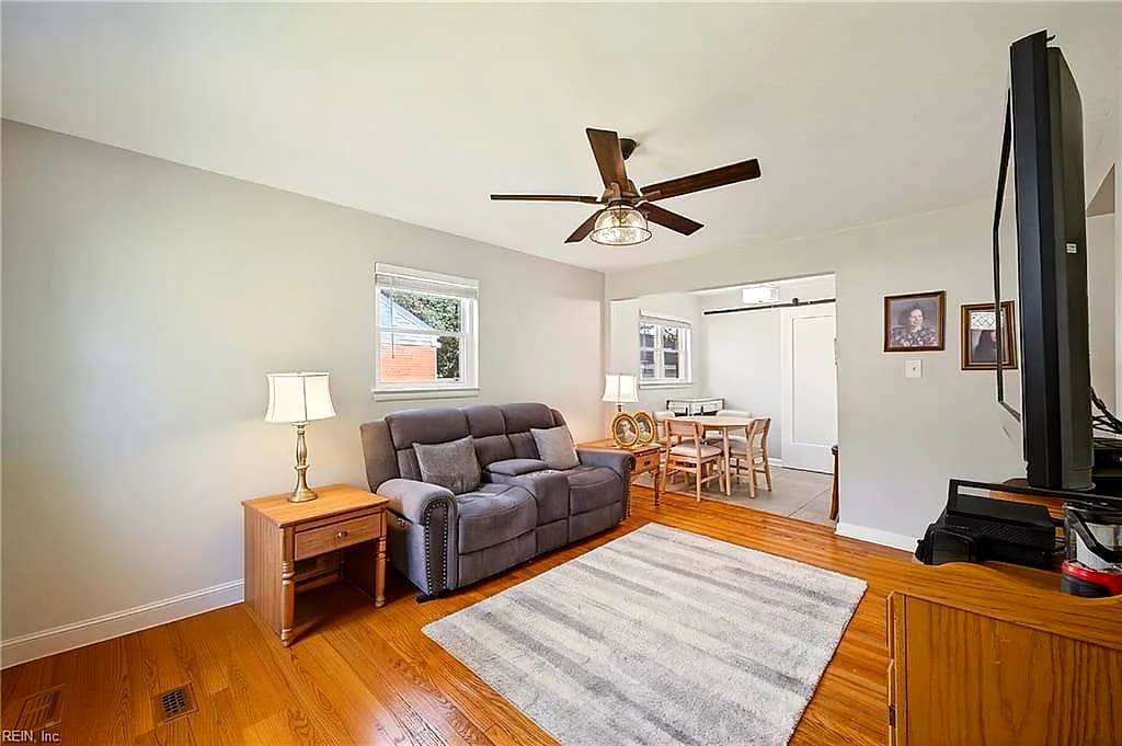 553 Summers DR, NORFOLK VA 23509 - Photo 3