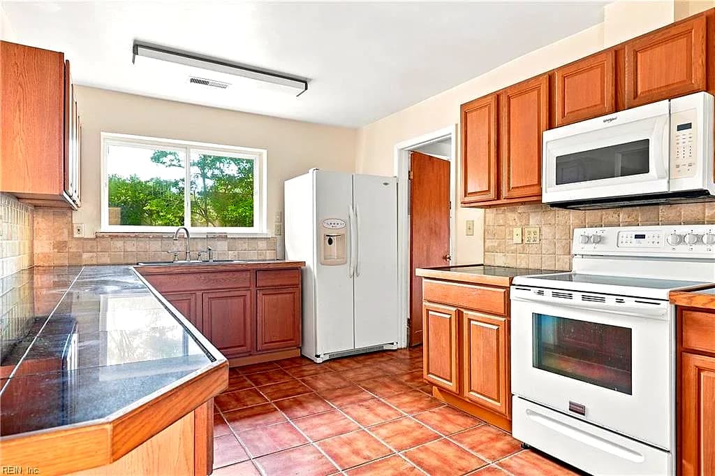 1709 Placid CT, VIRGINIA BEACH VA 23453 - Photo 3