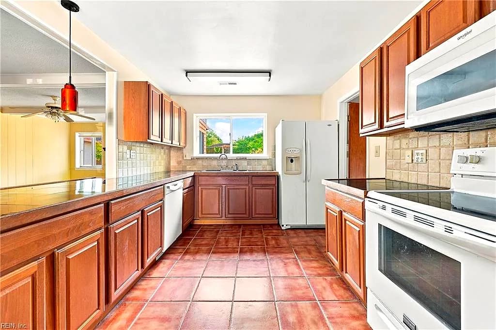 1709 Placid CT, VIRGINIA BEACH VA 23453 - Photo 4