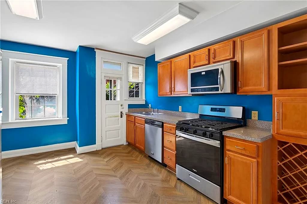 913 Spotswood Avenue AVE #1, NORFOLK VA 23517 - Photo 2