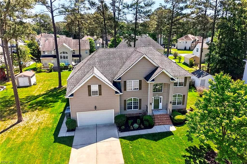 304 Wellington CIR, SMITHFIELD VA 23430 - Photo 2