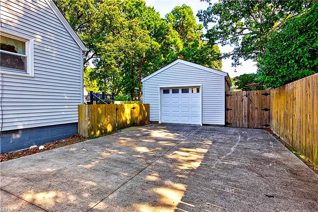 2528 Shafer ST, NORFOLK VA 23513 - Photo 4