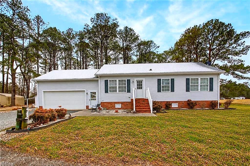 76 Bavon WAY, PORT HAYWOOD VA 23138 - Main photo