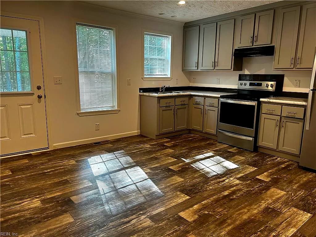 7831 Willis RD, GLOUCESTER VA 23061 - Photo 5