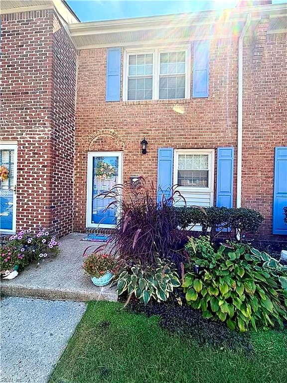 887 Elizabeth CT, VIRGINIA BEACH VA 23451 - Main photo