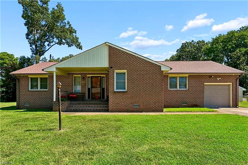 215 Woodbury Forrest DR, HAMPTON VA 23666 - Photo 3
