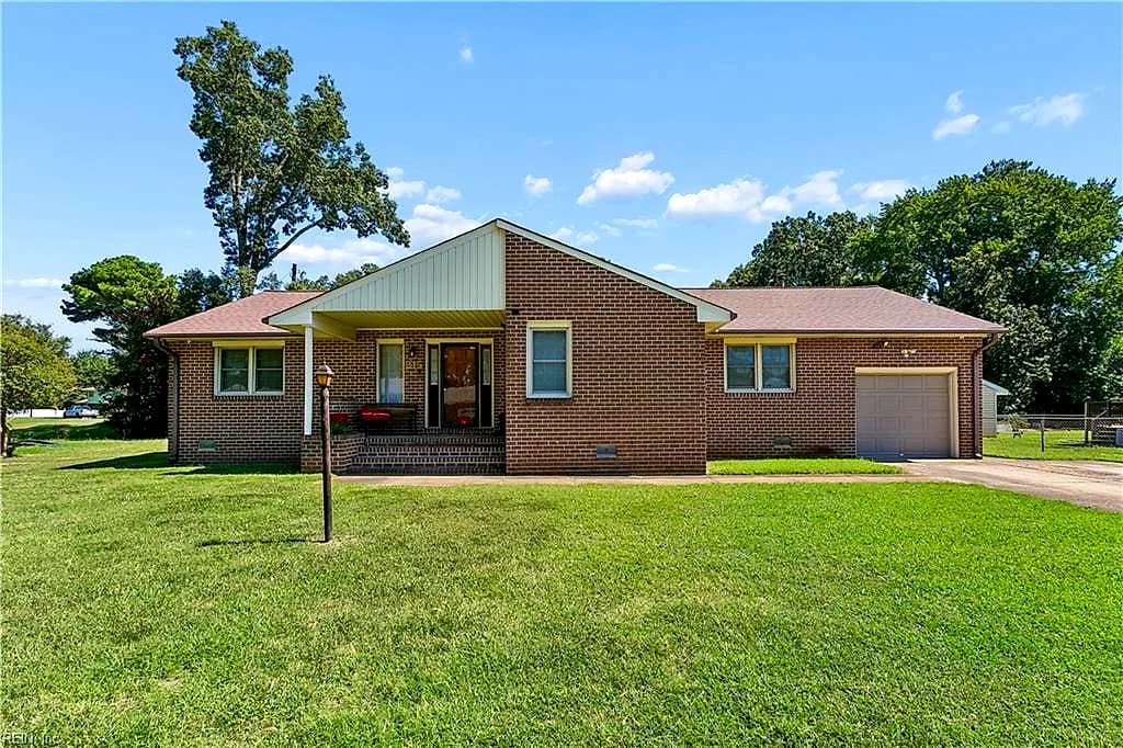 215 Woodbury Forrest DR, HAMPTON VA 23666 - Photo 4