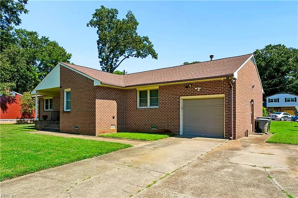 215 Woodbury Forrest DR, HAMPTON VA 23666 - Photo 5