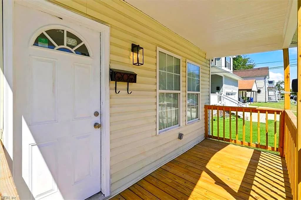 1027 31st ST, NEWPORT NEWS VA 23607 - Photo 3